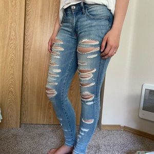 American Eagle jegging with rips